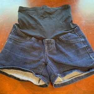 Maternity shorts in small